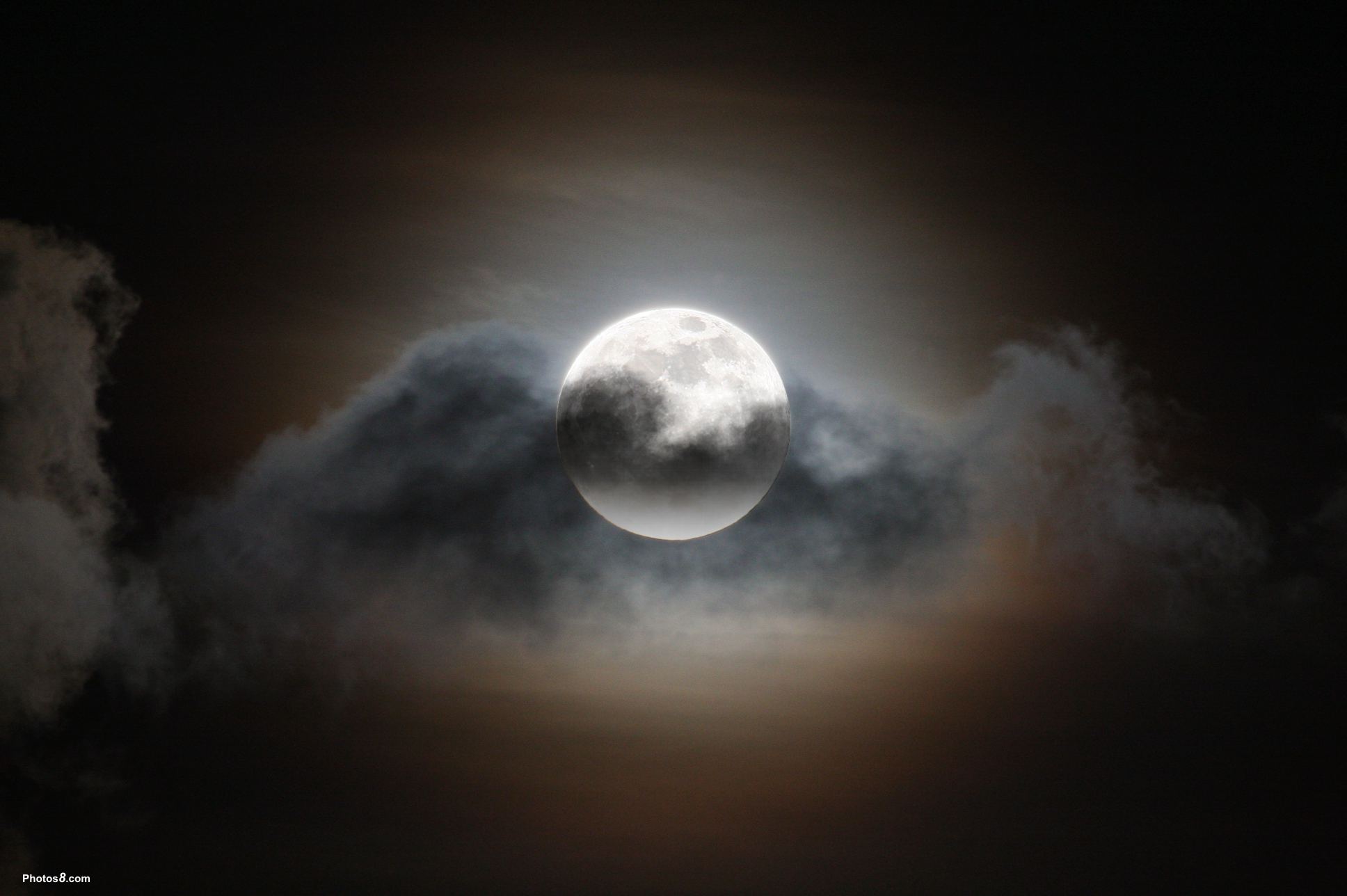 Clouded moon. Луна. Луна в облаках. Лунное небо. Луна на небе.