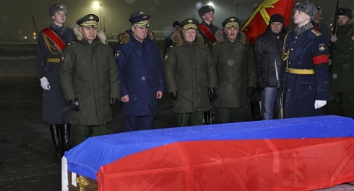 وصول جثمان قائد الطائرة الحربية الروسية من أنقرة إلى موسكو  28149.story_img_565c905fc1b92-6