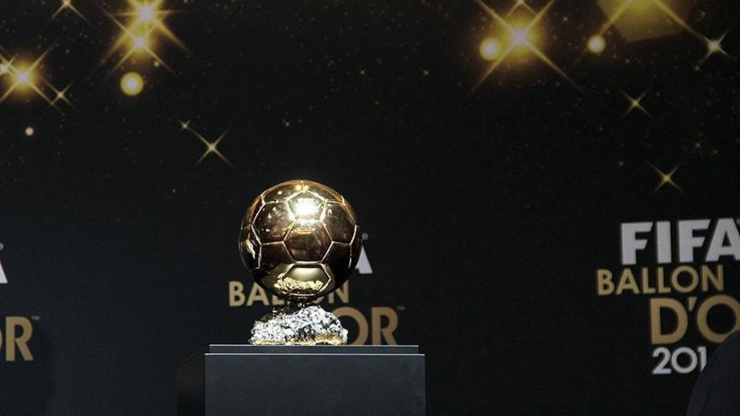 الفيفا يعلن رسميا عن المرشحين الثلاثة لجائزة الكرة الذهبية  58562.tnzyl__1_