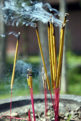 ●₪ مــــــزاجك "بصـــــورة" ₪● - صفحة 87 58562.incense-thien-mu-pagoda