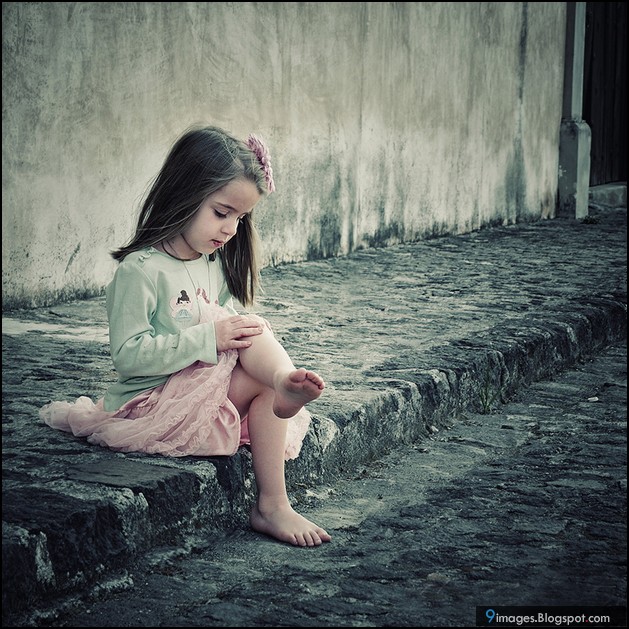 زينة الحياة الدنيا .. - صفحة 69 49001.bffcf-kid-little-girl-sad-alone-cute