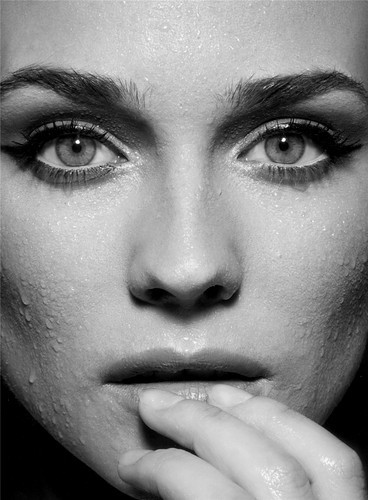 ابيض واسود - صفحة 31 49001.black_and_white_b_w_diane_kruger_sensual_photograp