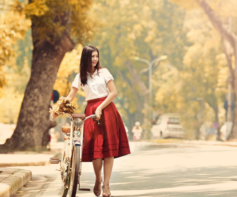 ●₪ مــــــزاجك "بصـــــورة" ₪● - صفحة 68 49001.romantic-girl-with-bicycle-and-flowers-960x800