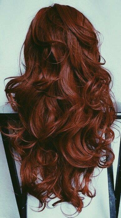 من الألوان الخريفية بإمتياز ال (Auburn hair) أغمق درجات الأحمر.  47092.67a7604e-3efb-49a4-91ff-826e0addd98a