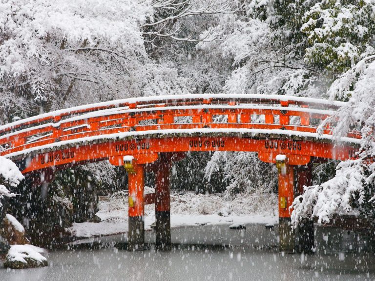 مشاهد حول العالم تعكس جمال الشتاء 106671.kyoto-768x576
