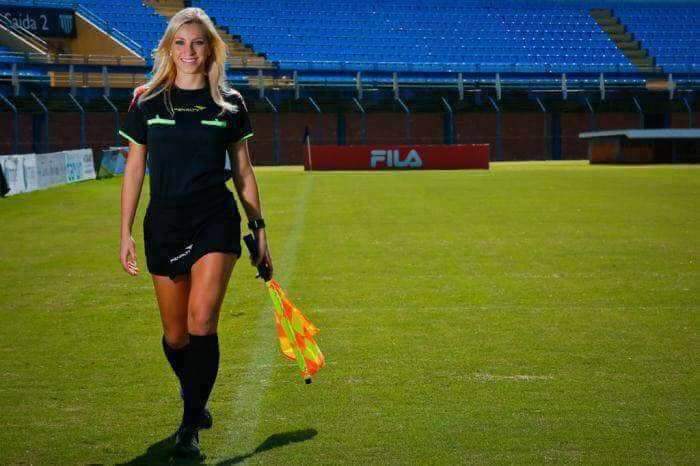 بالصور اول امرأة تحكم في المونديال كأس العالم 40419.fb_img_1528930077181