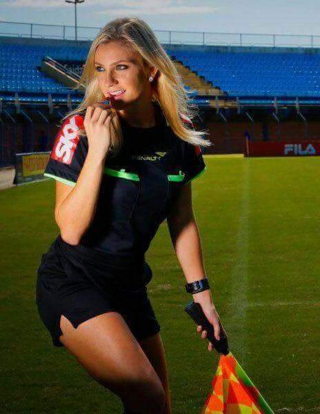 بالصور اول امرأة تحكم في المونديال كأس العالم 40419.fb_img_1528930080686