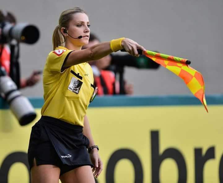 بالصور اول امرأة تحكم في المونديال كأس العالم 40419.fb_img_1528930086132