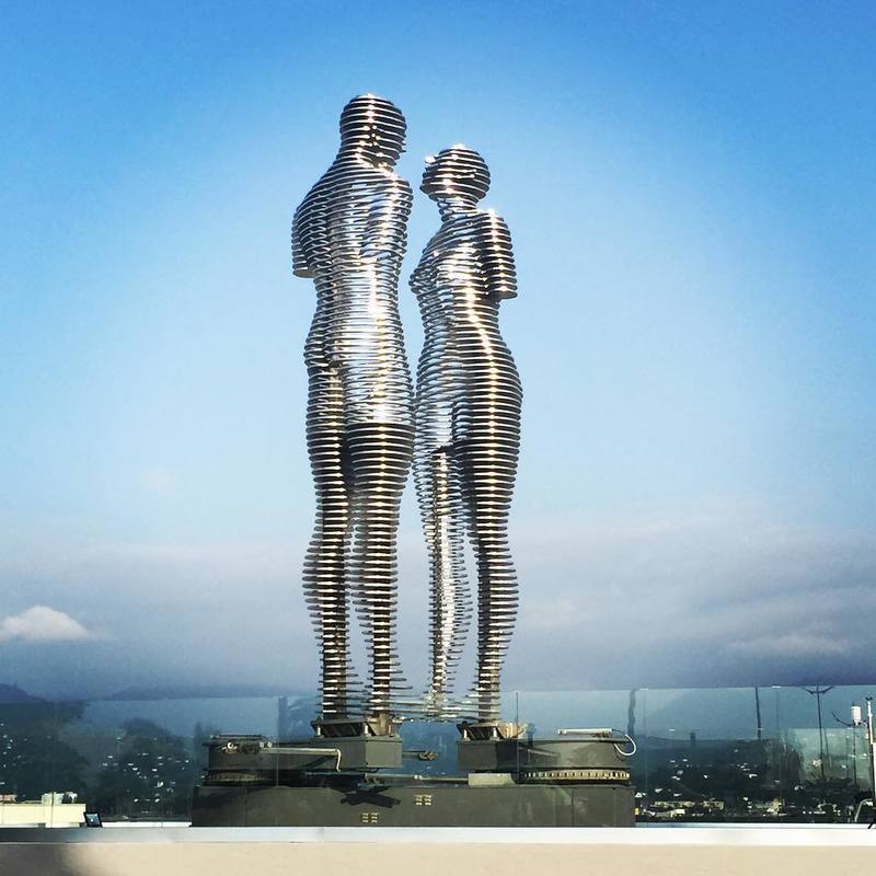 جورجيا، باتومي.. تمثالا الحب  13523.metal-statue-love-story-ali-nino-tamara-kvesitadze