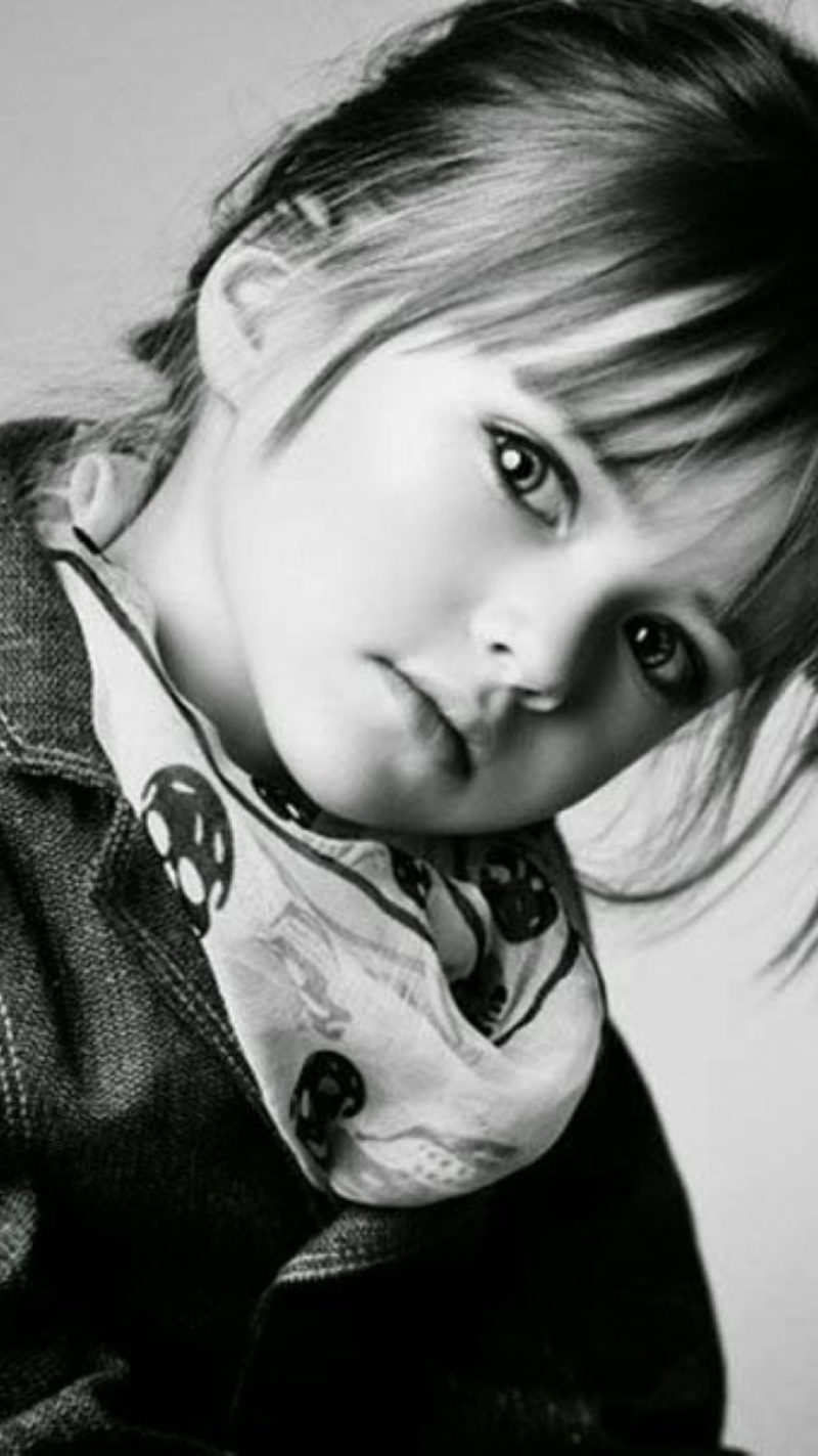 ابيض واسود - صفحة 10 110845.cute-girl-iphone-6-black-and-white-wallpaper-623x1